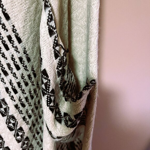 Western HOODED Fringed Bohemian Poncho like wrap super soft ONE SIZE EUC - Picture 3 of 7